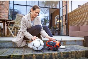 Компресор автомобільний акумуляторний BLACK+DECKER BDCINF18N - картинка №8 Фото №8 - Компресор автомобільний акумуляторний BLACK+DECKER BDCINF18N