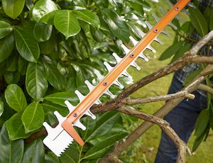 Кущоріз електричний BLACK+DECKER BEHTS301 - картинка №4 Фото №4 - Кущоріз електричний BLACK+DECKER BEHTS301