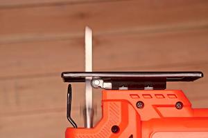 Пила лобзиковая мережева BLACK+DECKER BES603 - картинка №7 Фото №7 - Пила лобзиковая мережева BLACK+DECKER BES603