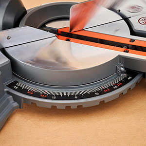 Фото №7 - Пила торцювальна мережева BLACK+DECKER BES702