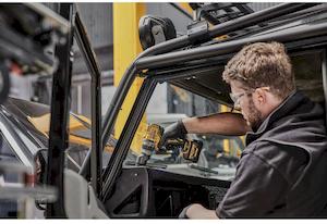 Дриль-шуруповерт акумуляторний безщітковий зі змінними насадками DeWALT DCD703NT - картинка №10 Фото №10 - Дриль-шуруповерт акумуляторний безщітковий зі змінними насадками DeWALT DCD703NT