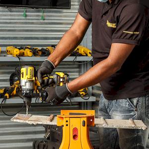 Дриль-шурупокрут акумуляторний безщітковий DeWALT DCD991NT - картинка №13 Фото №13 - Дриль-шурупокрут акумуляторний безщітковий DeWALT DCD991NT