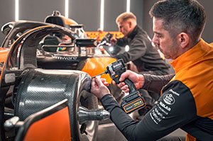 Фото №16 - Шурупокрут ударний McLaren F1 TEAM LIMITED EDITION DeWALT DCF85MM2T