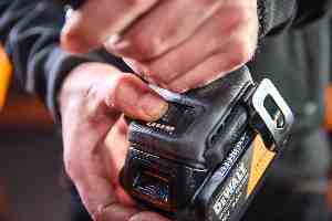 Фото №15 - Шурупокрут ударний McLaren F1 TEAM SPECIAL EDITION DeWALT DCF86MM2T