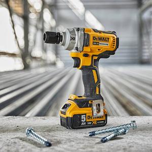 Гайкокрут ударний акумуляторний безщітковий DeWALT DCF894NT - картинка №4 Фото №4 - Гайкокрут ударний акумуляторний безщітковий DeWALT DCF894NT