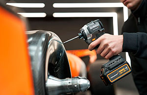 Фото №17 - Набір з двох інструментів акумуляторних безщіткових McLaren F1 TEAM LIMITED EDITION DeWALT DCK200MM2T