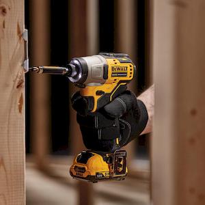 Набір з двох інструментів безщіткових DeWALT DCK2110L2T - картинка №13 Фото №13 - Набір з двох інструментів безщіткових DeWALT DCK2110L2T