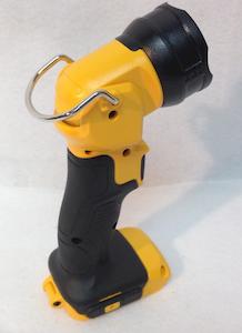 Ліхтар світлодіодний акумуляторний DeWALT DCL040 - картинка №4 Фото №4 - Ліхтар світлодіодний акумуляторний DeWALT DCL040