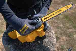 Фото №8 - Пила ланцюгова акумуляторна безщіткова DeWALT DCMCS565P1