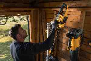 Фото №14 - Кущоріз акумуляторний DeWALT DCMHT564N