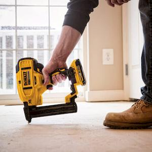 Степлер скобозабивний акумуляторний безщітковий DeWALT DCN681N - картинка №9 Фото №9 - Степлер скобозабивний акумуляторний безщітковий DeWALT DCN681N