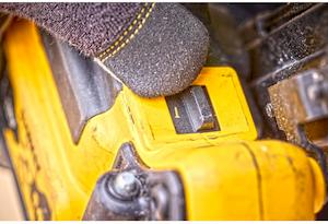 Пістолет цвяхозабивний акумуляторний безщітковий DeWALT DCN930N - картинка №11 Фото №11 - Пістолет цвяхозабивний акумуляторний безщітковий DeWALT DCN930N