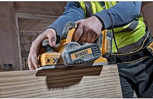 Рубанок акумуляторний безщітковий DeWALT DCP580NT - картинка №7 Фото №7 - Рубанок акумуляторний безщітковий DeWALT DCP580NT