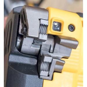 Різак шпильок акумуляторний DeWALT DCS350NT - картинка №5 Фото №5 - Різак шпильок акумуляторний DeWALT DCS350NT