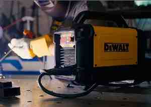 Зварювальний апарат інверторний DeWALT DXWDMMA200E - картинка №3 Фото №3 - Зварювальний апарат інверторний DeWALT DXWDMMA200E