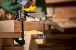 Струбцина FatMax XL триггерная з максимальним зусиллям стиснення 270 кг STANLEY FMHT0-83239 - картинка №4 Фото №4 - Струбцина FatMax XL триггерная з максимальним зусиллям стиснення 270 кг STANLEY FMHT0-83239