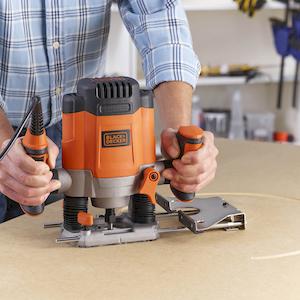Фрезер мережевий BLACK+DECKER KW1200E - картинка №4 Фото №4 - Фрезер мережевий BLACK+DECKER KW1200E