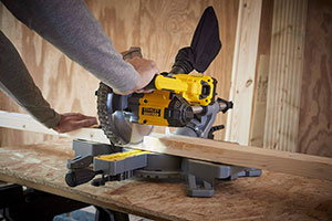 Фото №4 - Пила торцювальна акумуляторна STANLEY FATMAX SFMCS701M1