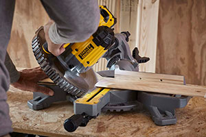 Фото №8 - Пила торцювальна акумуляторна STANLEY FATMAX SFMCS701M1