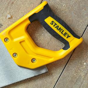 Ножівка SHARPCUT ™ довжиною 380 мм для поперечного та поздовжнього різу STANLEY STHT20369-1 - картинка №5 Фото №5 - Ножівка SHARPCUT ™ довжиною 380 мм для поперечного та поздовжнього різу STANLEY STHT20369-1