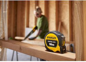 Рулетка вимірювальна CONTROL-LOCK довжиною 10 м, шириною 25 мм, в обгумованому корпусі, з подвійною шкалою STANLEY STHT37233-0 - картинка №8 Фото №8 - Рулетка вимірювальна CONTROL-LOCK довжиною 10 м, шириною 25 мм, в обгумованому корпусі, з подвійною шкалою STANLEY STHT37233-0