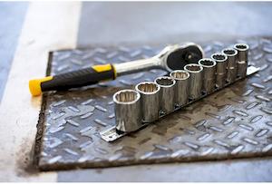 Набір головок торцевих 1/4 з одинадцяти предметів STANLEY STMT82666-0 - картинка №2 Фото №2 - Набір головок торцевих 1/4 з одинадцяти предметів STANLEY STMT82666-0